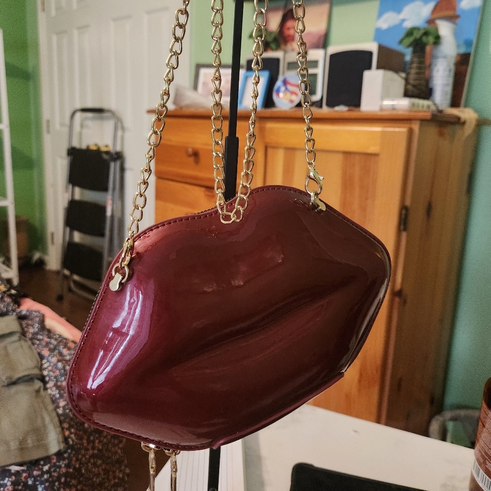 Patent Faux Leather Lips Chain Bag